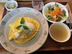 遅めのランチで...