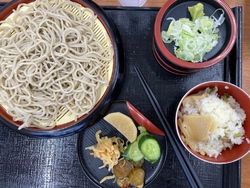 4人でランチ訪...
