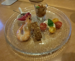 笹塚古墳の前に...