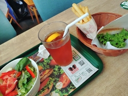 ランチ時間に訪...
