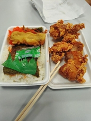 今日もお昼のお...