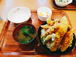 一般客もOKと...