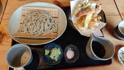 お昼時に初めて...
