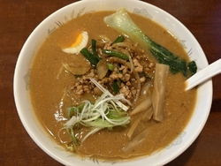 担々麺食べよ〜...
