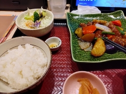 お昼に訪れまし...