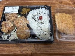 唐揚げ弁当を求...