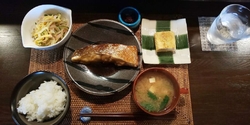 大谷石造りで厳...