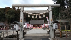 家族で初詣に行...