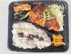 職場でお弁当を...