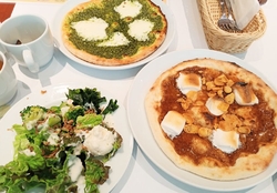 ピザとパスタと...