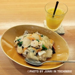 カフェでまさか...