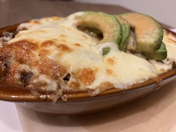 夜に来店、前に...