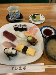 平日の昼どきに...