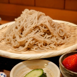 通りから蕎麦の...