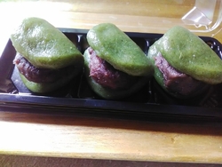 草もちには、エ...