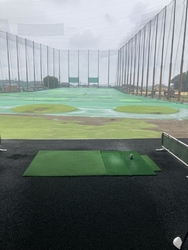 平日で雨のせい...