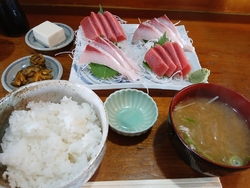 近くの公園を散...