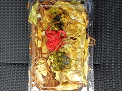 焼きそばをテイ...