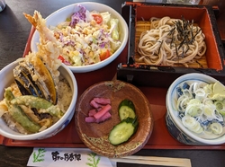 ランチに食べに...