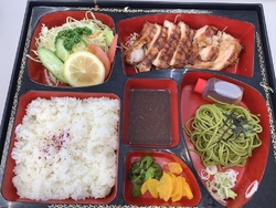 会社でお弁当を...