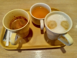 朝食を食べに行...