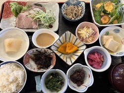 メインはお肉を...