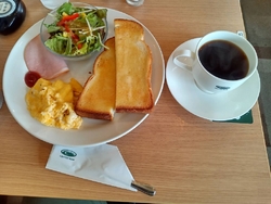 昼食時に友人か...