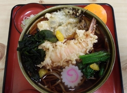 平日開店時間少...