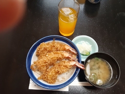 母と母の友人も...