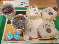 軽めに朝マック...