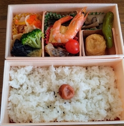 大通りにある宇...