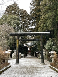 那須神社も雪化...