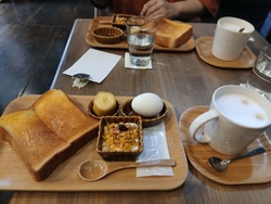 友達とカフェラ...