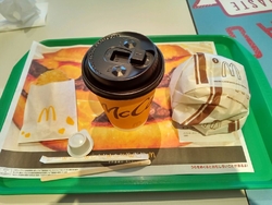 頻繁に流れる大...