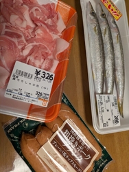夕食の買い出し...