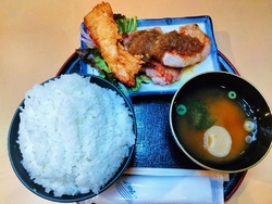 入口にネギが1...