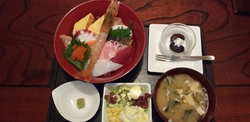 入口には、〚燃...