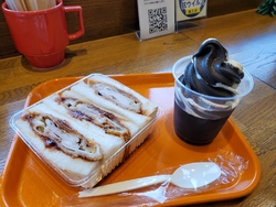 遅めのランチに...