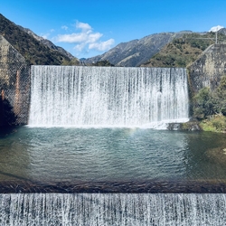 とても静かで、...