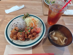 小山でランチと...