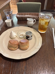 デパート内に入...