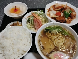 夜ご飯をいただ...