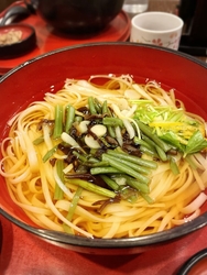 お昼ごはんに立...