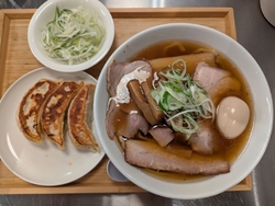 お昼に初来店で...