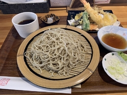 平日の昼どきに...