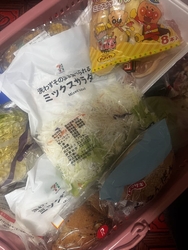夕飯の材料を買...