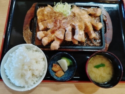 駐車場は普通の...