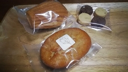 近所の焼き菓子...