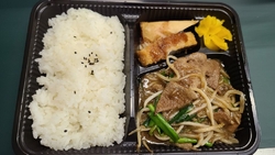 お昼にレバニラ...