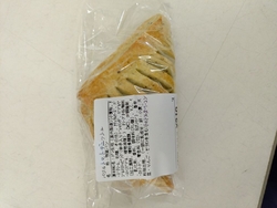 お昼に大出パン...